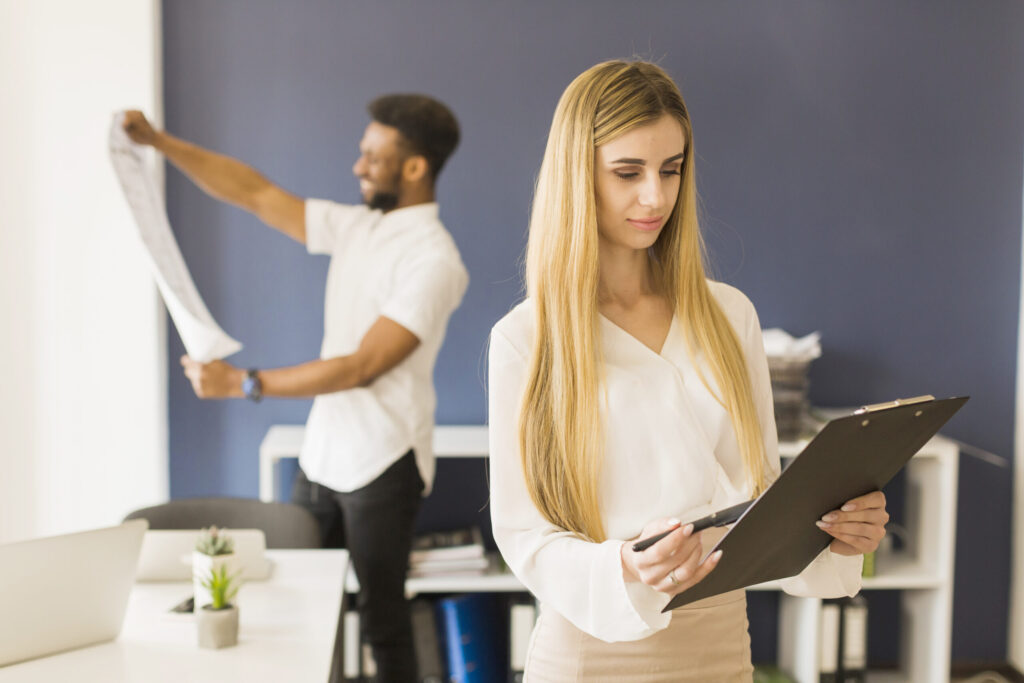 Quer saber como abrir uma empresa sem complicações? Solucione as principais dúvidas e veja soluções para começar do jeito certo!