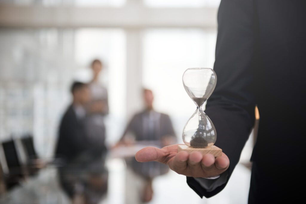 Entenda como a gestão do tempo nas empresas pode melhorar a produtividade e organizar as prioridades de forma eficiente.